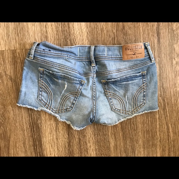 Hollister Jean Shorts - Picture 2 of 2